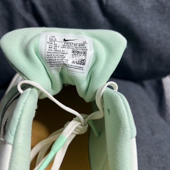 Nike Women's Sneakers - Picture 1 of 2